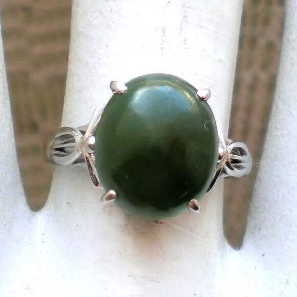 Vintage Designer Solid Platinum Genuine Green Nephrite Jade Solitaire Ring